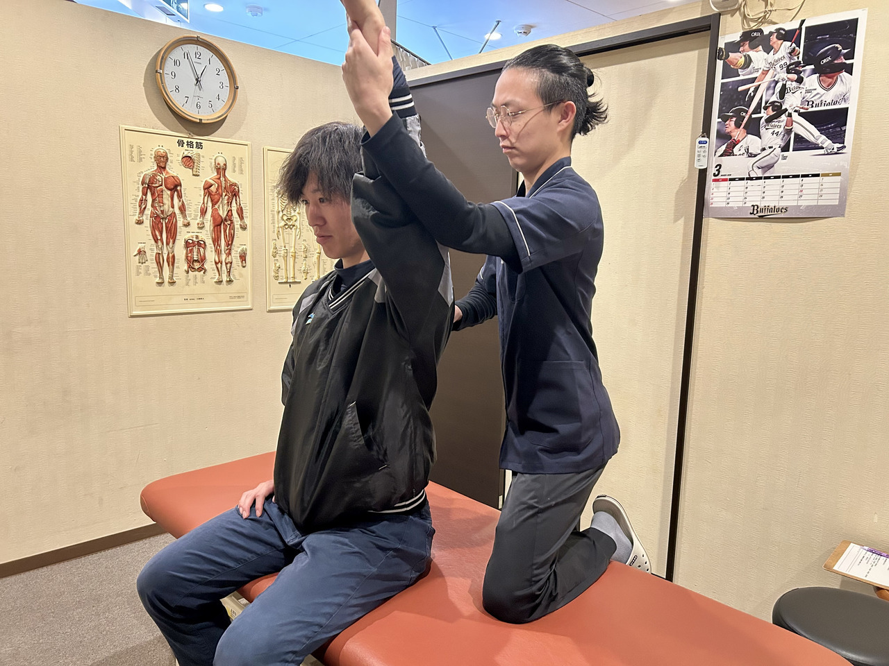 交通事故のむちうちに特化した、身体に負担の少ないソフトな施術の様子